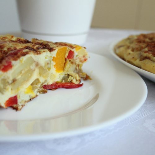 Kawałek Hiszpańskiego Omletu zaadaptowanego do diety low FODMAP